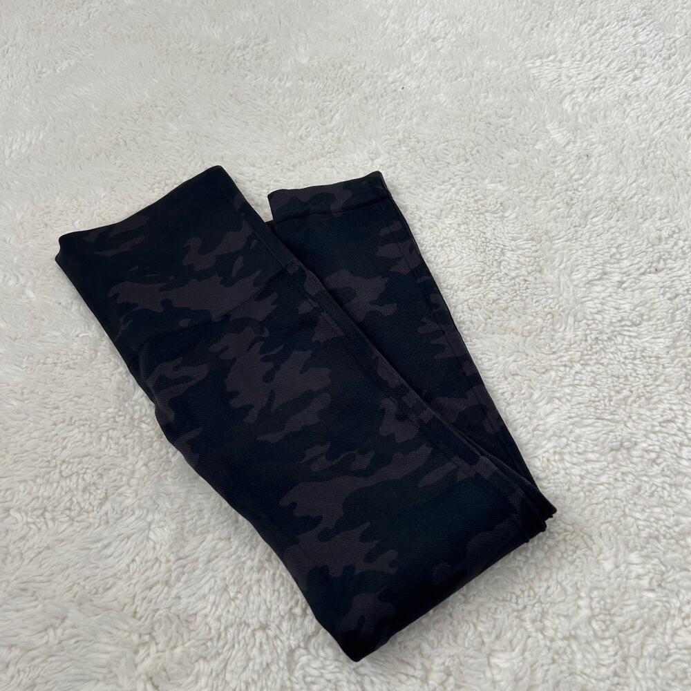 Spanx Womens Seamless HR Slimming Camo Print Leggings Sz S Casual Teacher Emo